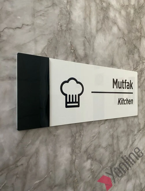 Parlak Beyaz Mutfak Kapı İsimliği