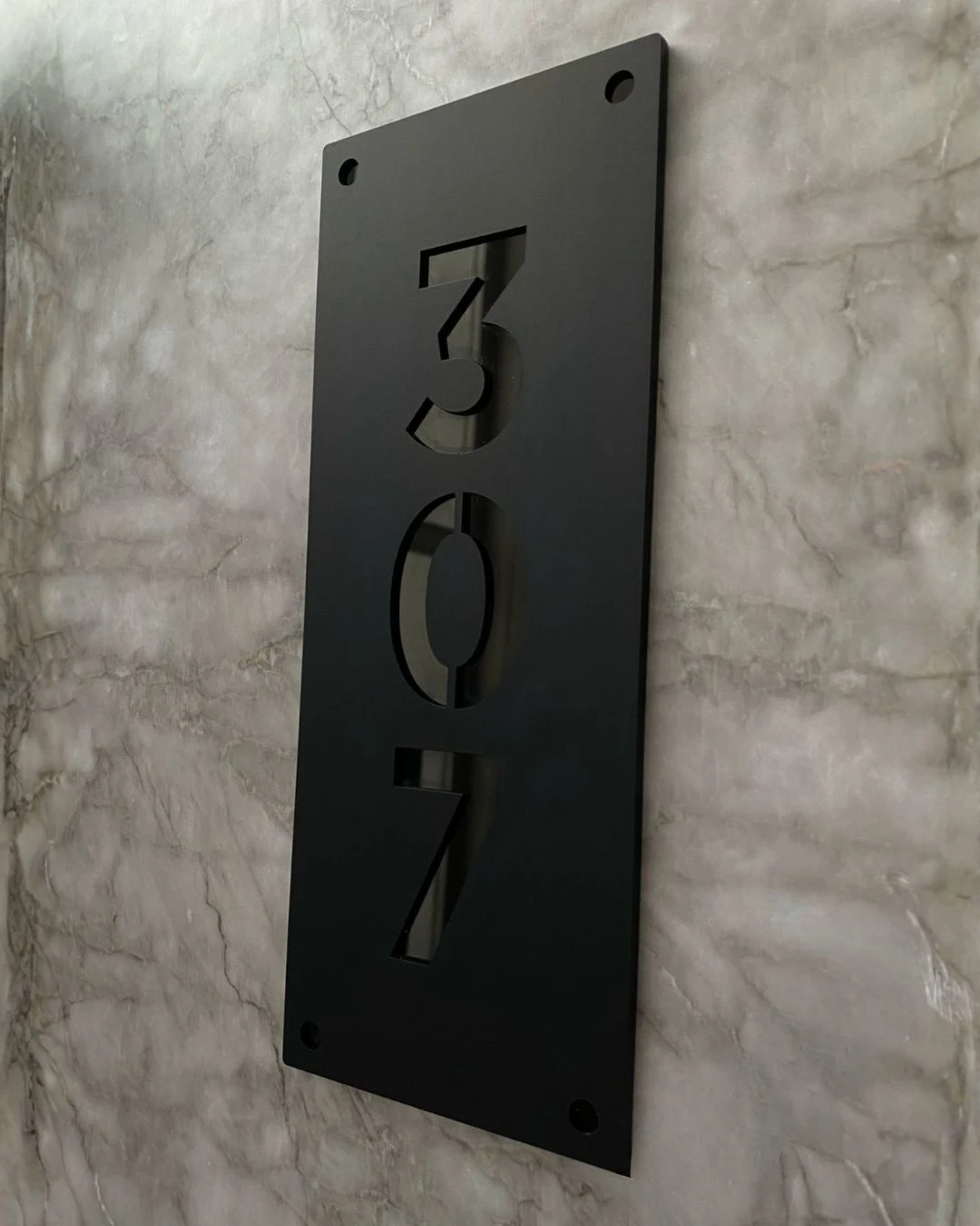 Mat Siyah Çift Katlı Dikey Otel Kapı