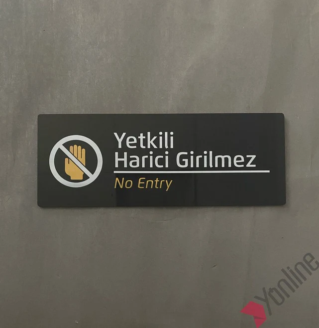 Yetkili Harici Girilmez Siyah Kapı İsimliği